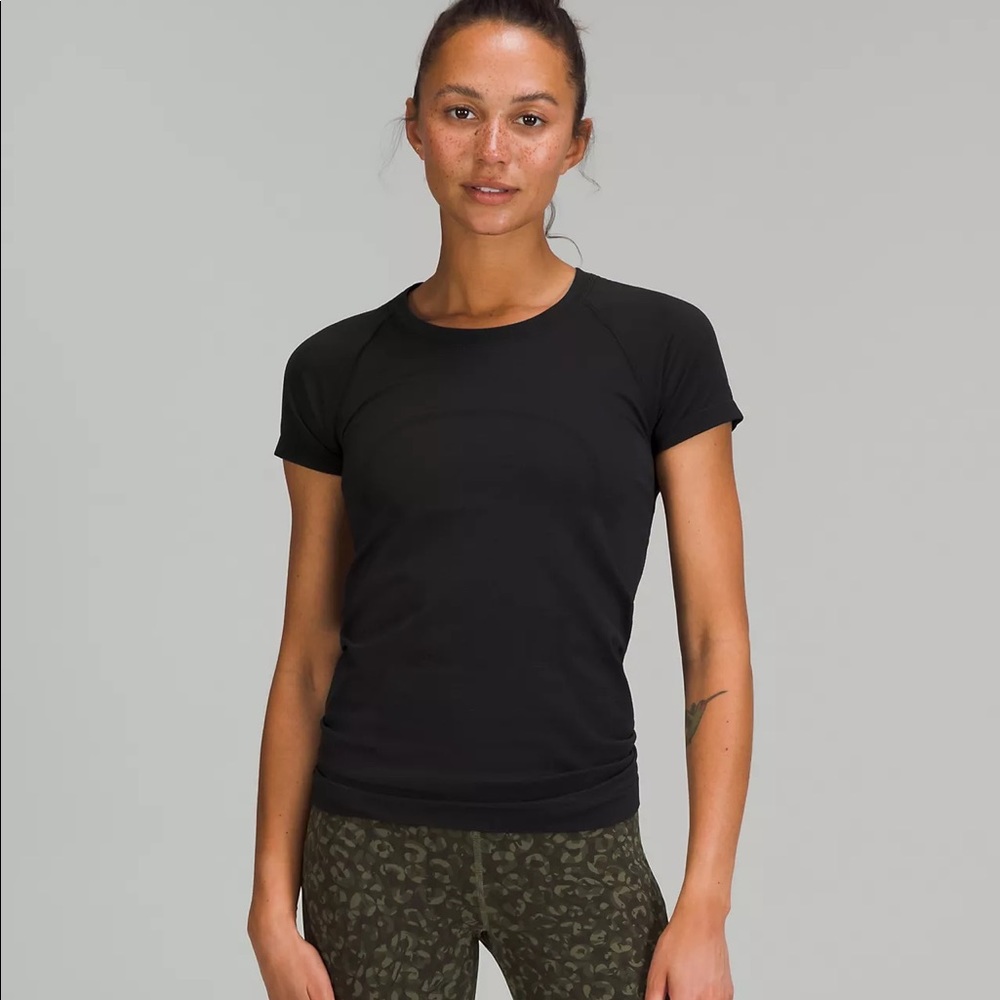 Lululemon Black Swiftly Tech Short Sleeve Shirt 2.0 Size 8